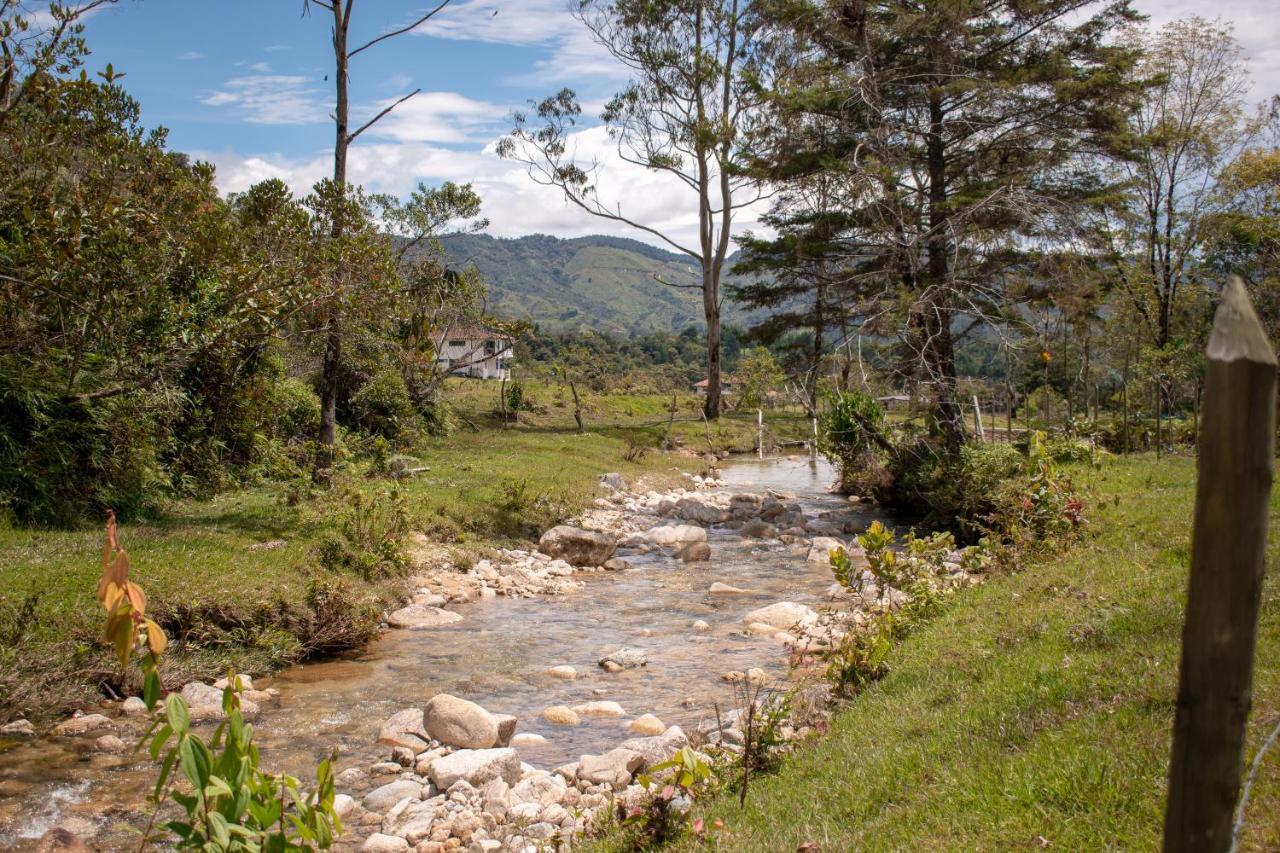 Artesanos Y Turistas Appartement Guatapé Buitenkant foto
