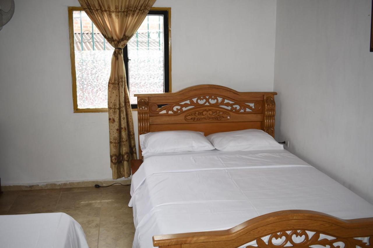 Artesanos Y Turistas Appartement Guatapé Buitenkant foto