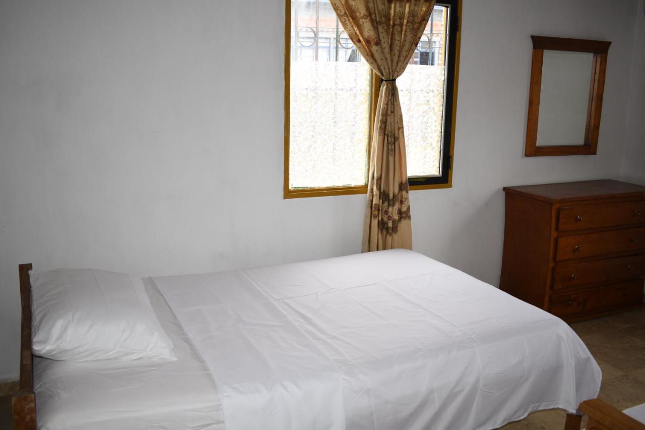 Artesanos Y Turistas Appartement Guatapé Buitenkant foto