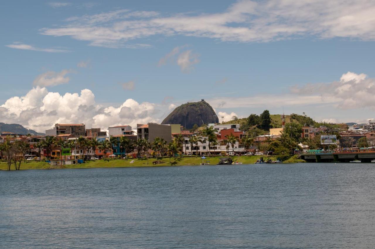 Artesanos Y Turistas Appartement Guatapé Buitenkant foto