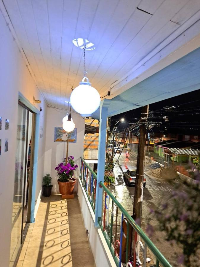 Artesanos Y Turistas Appartement Guatapé Buitenkant foto