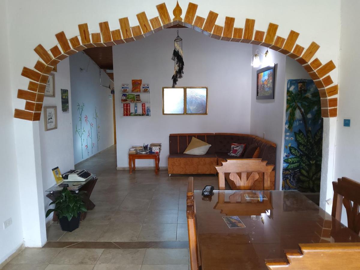 Artesanos Y Turistas Appartement Guatapé Buitenkant foto
