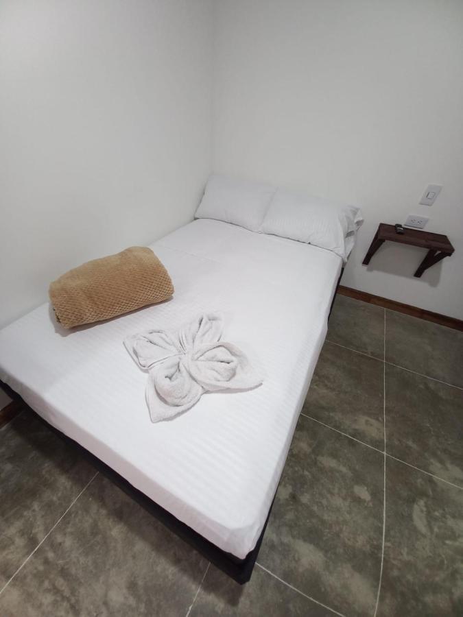 Artesanos Y Turistas Appartement Guatapé Buitenkant foto
