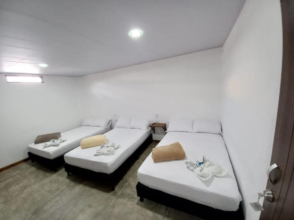 Artesanos Y Turistas Appartement Guatapé Buitenkant foto