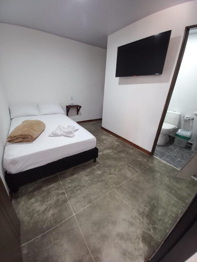 Artesanos Y Turistas Appartement Guatapé Buitenkant foto
