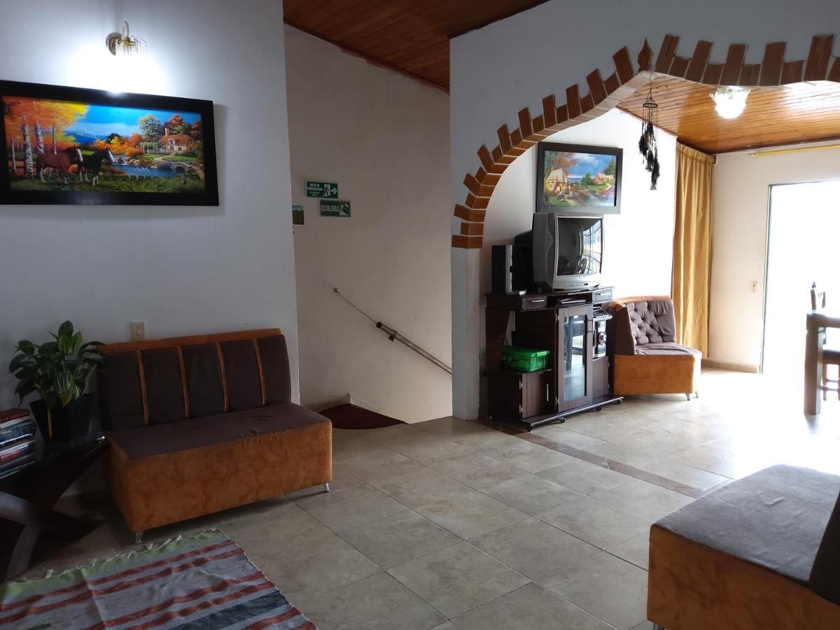 Artesanos Y Turistas Appartement Guatapé Buitenkant foto